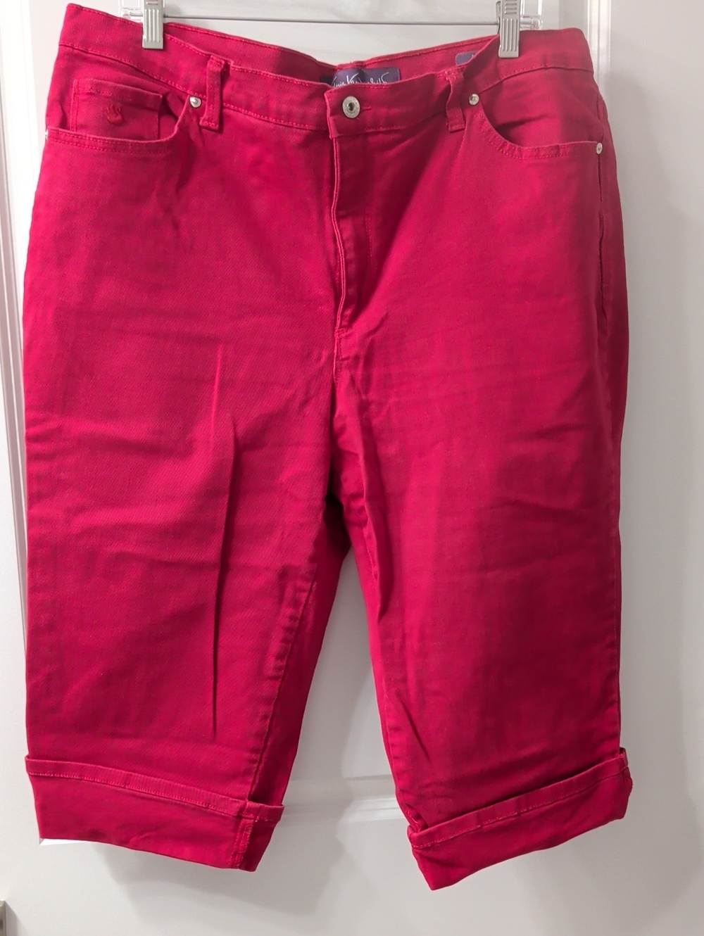 Classic Women's Red Roll-Cuff Capris
